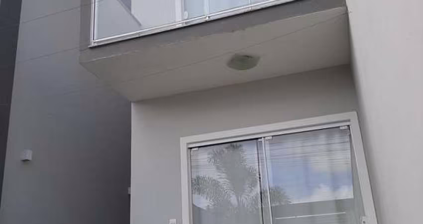 Sobrado para Locação em Balneário Piçarras, Itacolomi, 2 dormitórios, 2 suítes, 3 banheiros, 2 vagas