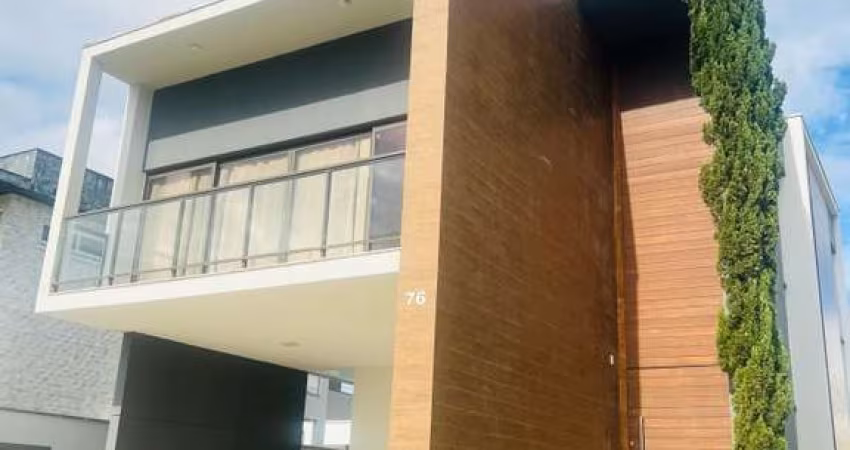 Sobrado para Venda em Camboriú, Santa Regina, 4 dormitórios, 1 suíte, 4 banheiros, 2 vagas