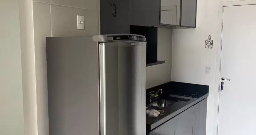 Studio completo mobiliado traga somente seus itens pessoais