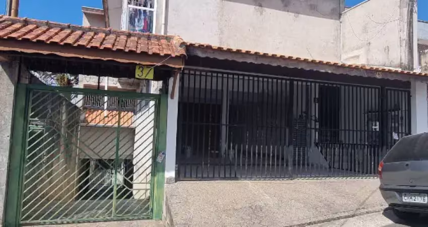Casa com 3 quartos sendo 1 suíte com varanda e planejados na cazinha