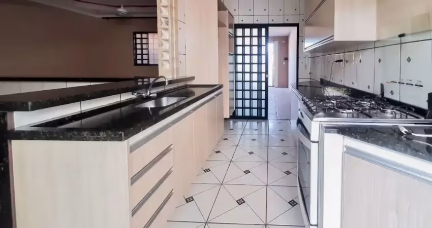 Casa à Venda na Vila Industrial – 2 Quartos, Garagem Coberta – R$ 280.000