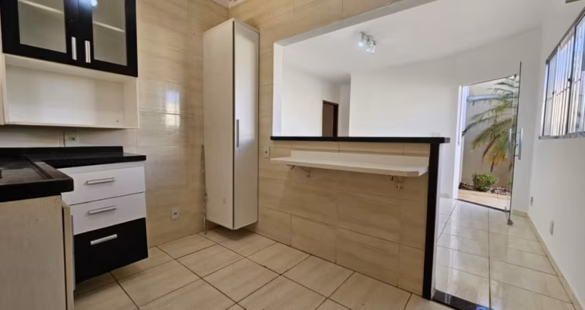Casa à venda na Vila Martha em Bauru – 2 dormitórios, suíte, garagem para 3 carros – Próximo à ITE – R$ 250.000