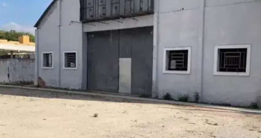 Excelente galpão para locação em ponto estratégico para seu negócio!