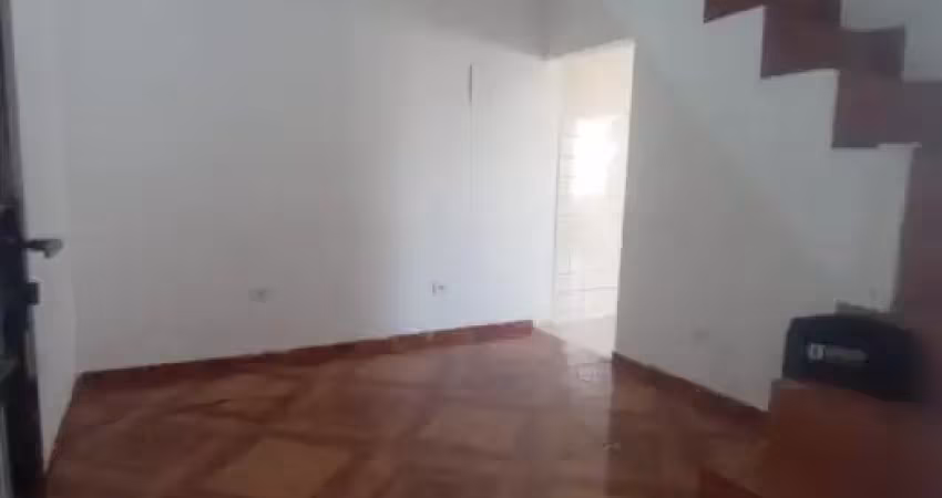 Casa individual de 2 dormitórios e 1 vaga de garagem para alugar no parque pinheiros taboão da serra / sp
