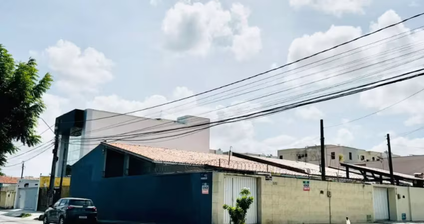 VENDO - Casa de esquina na Maraponga com 04 quartos!!!
