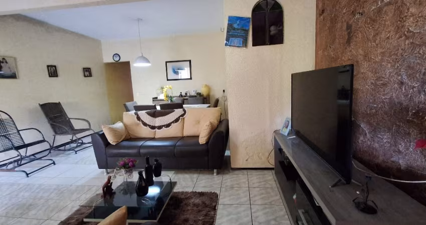 Casa com 5 quartos à venda no Messejana