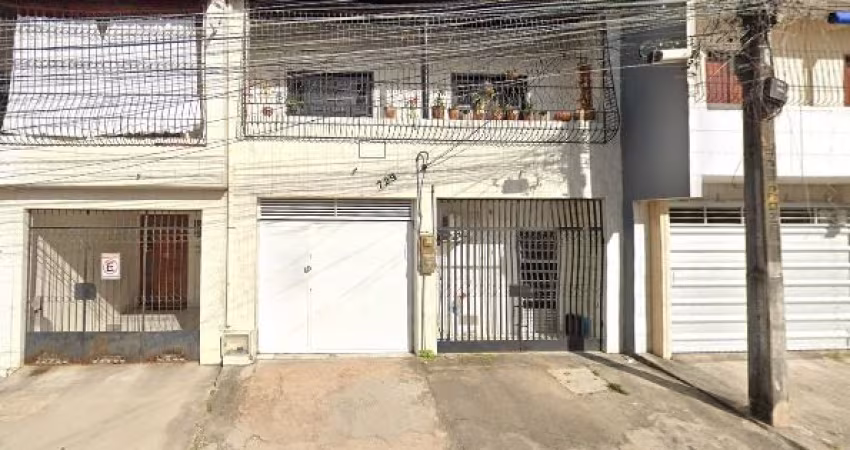 VENDE- SE CASA COM 03 QUARTOS NO MONTESE!!!