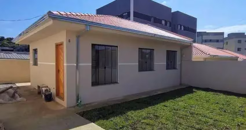 CASA DE FRENTE PRA RUA EM COLOMBO,  COM TERRENO