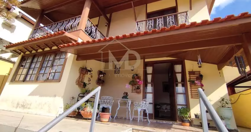 Casa 4 dormitórios ou + para Venda em Teresópolis, Agriões, 4 dormitórios, 1 suíte, 4 banheiros, 3 vagas