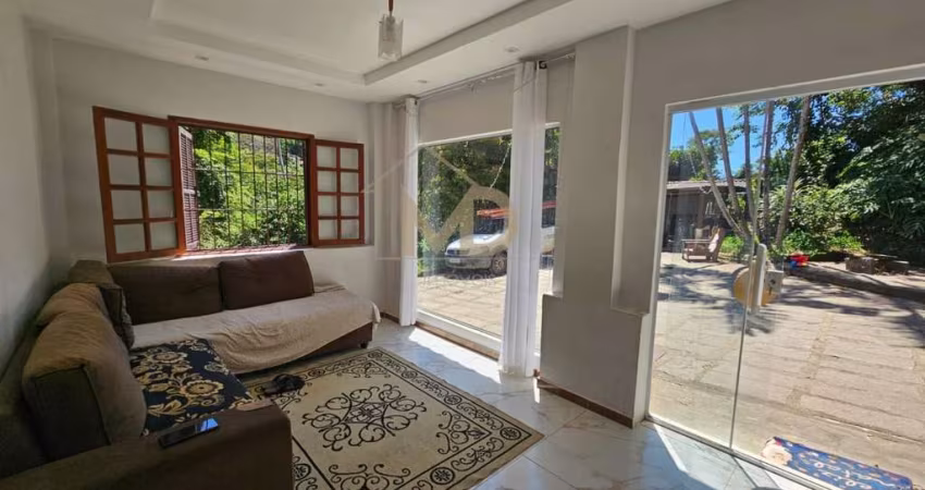 Casa para Venda em Teresópolis, Pessegueiros, 4 dormitórios, 1 suíte, 2 banheiros, 3 vagas