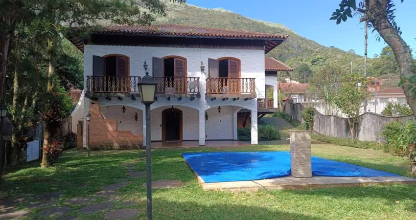 Casa para Venda em Teresópolis, Araras, 5 dormitórios, 1 suíte, 3 banheiros, 3 vagas