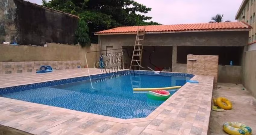 Casa com piscina próximo a praia para Venda em Praia Grande 3 dormitórios sendo 1 suite