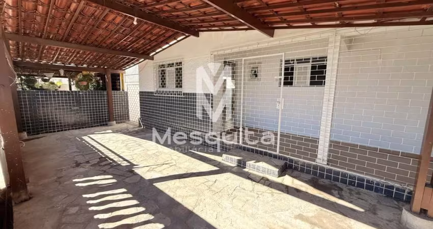 Casa para Locação em João Pessoa, João Agripino, 2 dormitórios, 1 suíte, 2 banheiros, 1 vaga