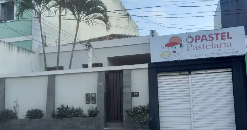 Ponto comercial excelente. A última casa residencial da rua.