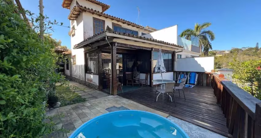 Casa em condomínio com 3 quartos e piscina privativa