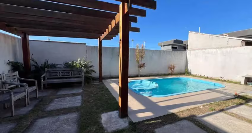 Casa linear com 3 suítes e piscina privativa, 2 km da praia de geribá.