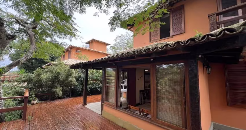 Casa em condomínio com 3 quartos a 100 metros da praia do forno.