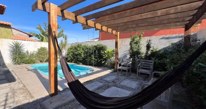 Casa linear com 3 suítes e piscina privativa, 2 km da praia de geribá.