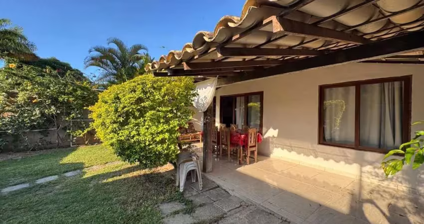 Casa linear com 4 quartos, próximo ao pórtico de búzios.