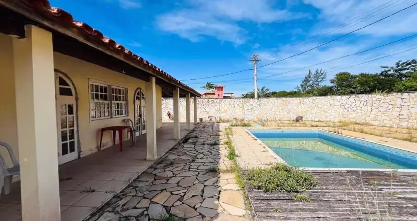 Casa linear 4 suítes e piscina privativa a 300 metros da praia.