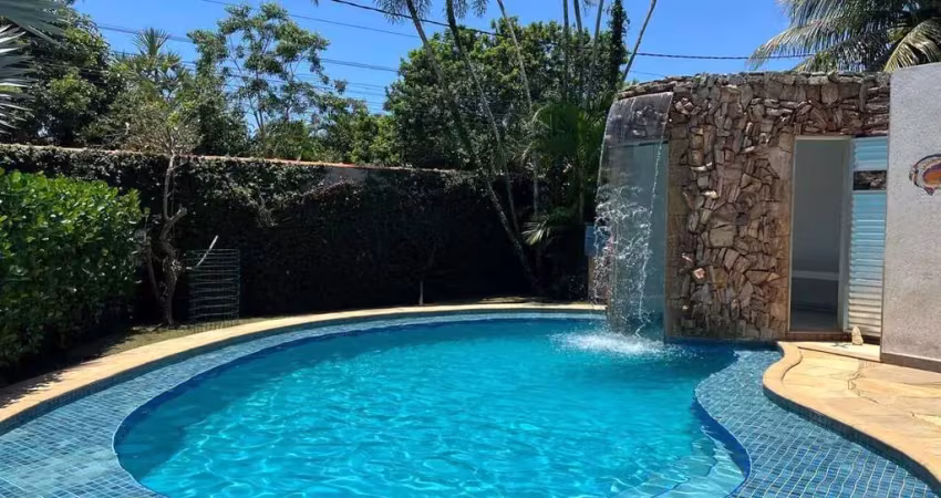 Casa linear na segunda quadra da praia, em manguinhos.