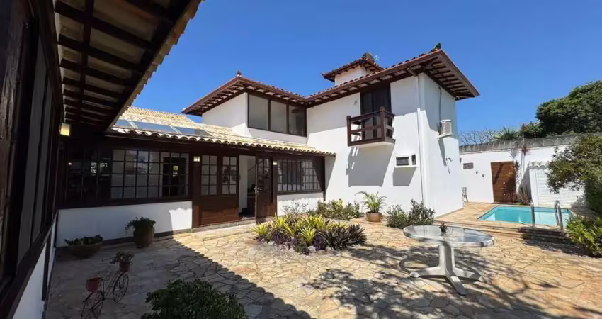 Casa em condomínio a 300 metros da praia de manguinhos
