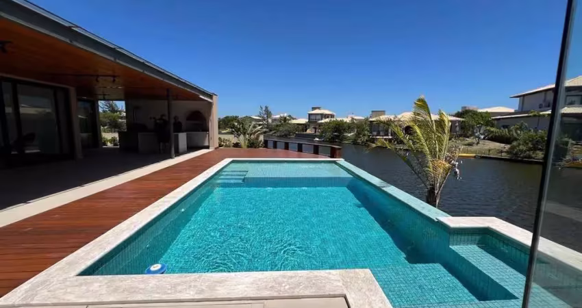 Casa em condomínio frente lago, no condomínio jardim do lago/ búzios