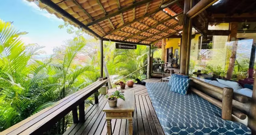 Casa à venda em búzios, com vista para o mar, cercada de natureza.
