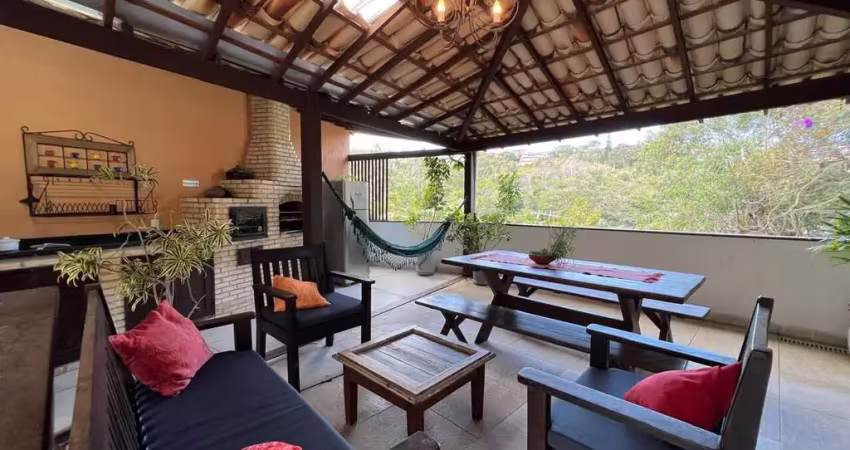 Casa à venda em búzios, geribá, 4 quartos e ampla área gourmet privativa.