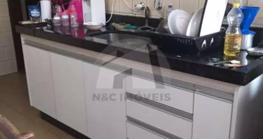 Casa grande e recém reformada com 167m², com 3 quintais, garagem para dois carros, podendo ser... - CA0456