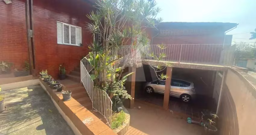 Casa grande e recém reformada com 167m², com 3 quintais, garagem para dois carros, podendo ser... - ca0456