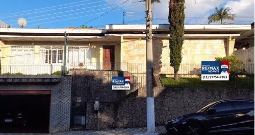 Locação Casa Comercial no Centro de Caieiras: 225m2 útil, 10 ambientes, Localização Estratégica!