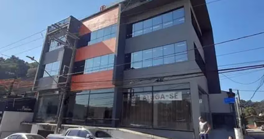 Alugue ponto comercial moderno de 100m2 no centro de caieiras