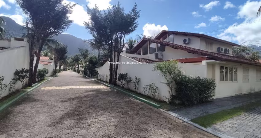 Casa á venda em Maresias - Entrada 12 - 04 Dormitórios - Oportunidade