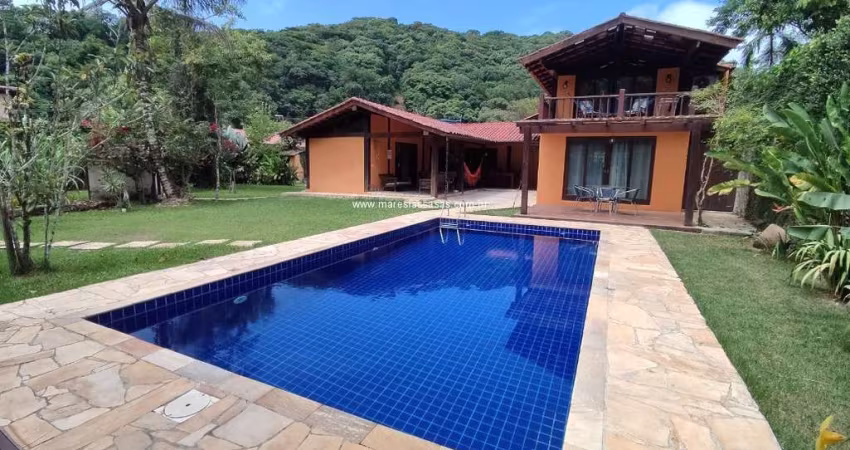 Linda Casa a Venda em Camburi - Barata e meio a Natureza - Piscina e Conforto