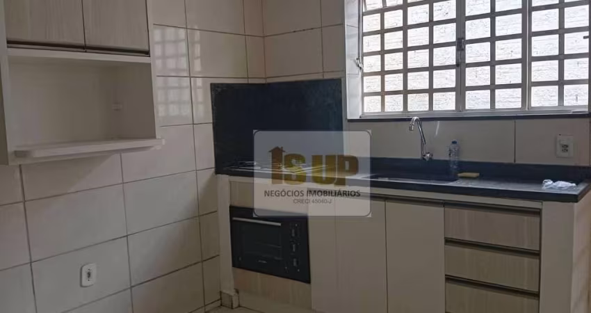 Casa tipo apartamento de fundos no Jd. Ipe