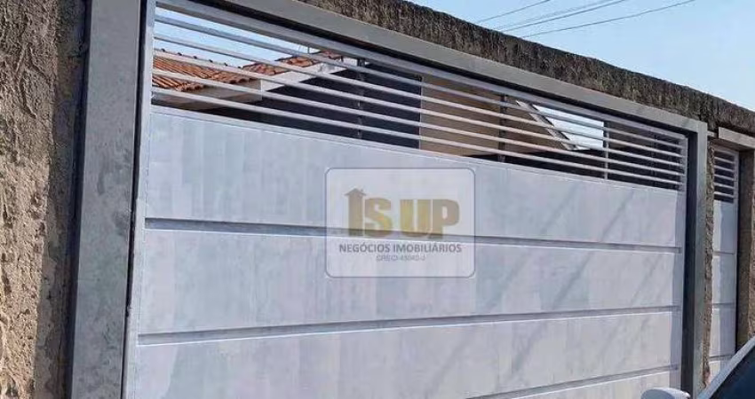 Casa com 3 dormitóriso e iniciada  varand agoumert nos fundos