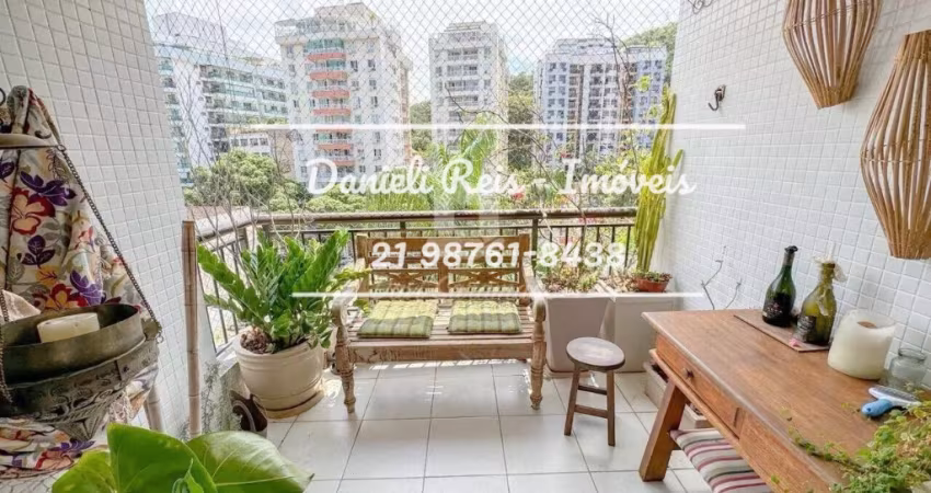 Apartamento de 3 qts, suíte, varanda, dependência e vaga.