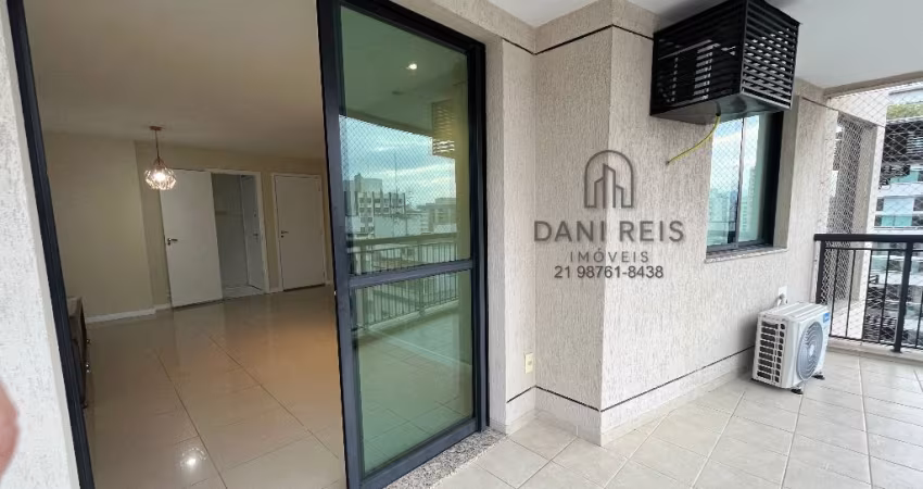 Apartamento de 2 quartos, suíte, varanda e vaga.