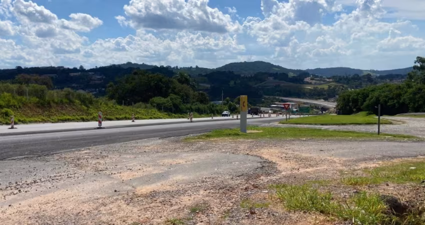 Vendo área comercial às margens da Rodovia Raposo Tavares na cidade de São Roque - SP