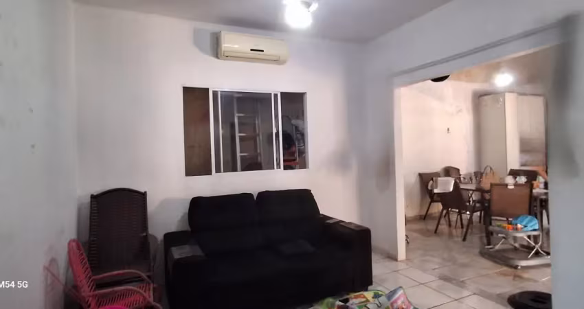 Vendo esta casa no bairro despraiado muito bem localizada  em  cuiabá - mt