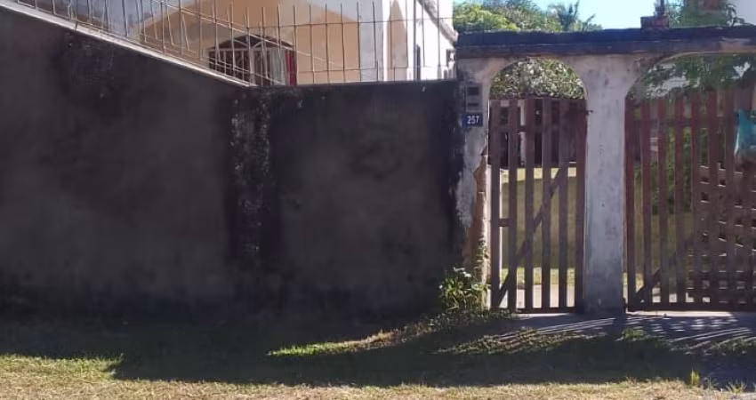 Ótima oportunidade pra você que tem família grande, são 2 casas com 2 tendo a opção de transformar em uma só.
