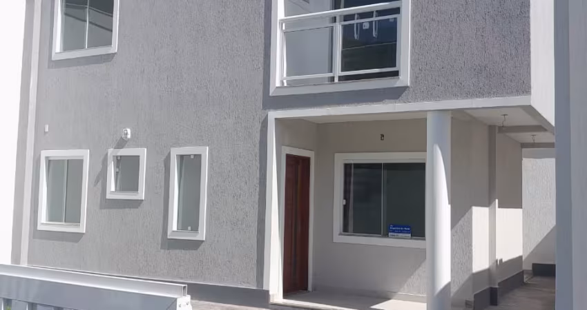 Linda casa pronta pra morar bairro privilegiado, próximo a praia de itacoatiara.