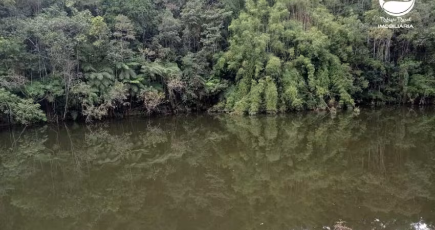LINDA FAZENDA COM LAGOS E NASCENTES EM SJC