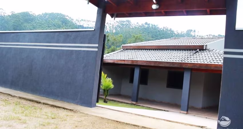 BELÍSSIMA CASA EM MONTEIRO LOBATO/SP
