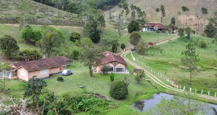 LINDO SÍTIO COM ÓTIMA INFRAESTRUTURA EM PARAÍBUNA/SP