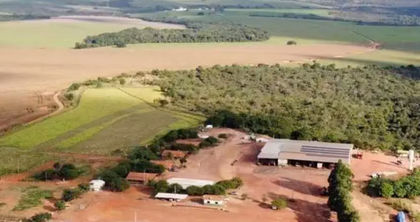Linda fazenda com excelente infraestrutura em paracatu/mg