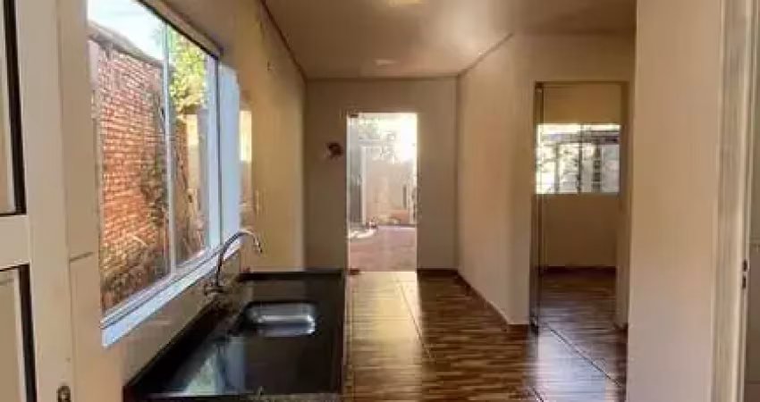 Casa com 2 quartos à venda no Centro, Frutal 