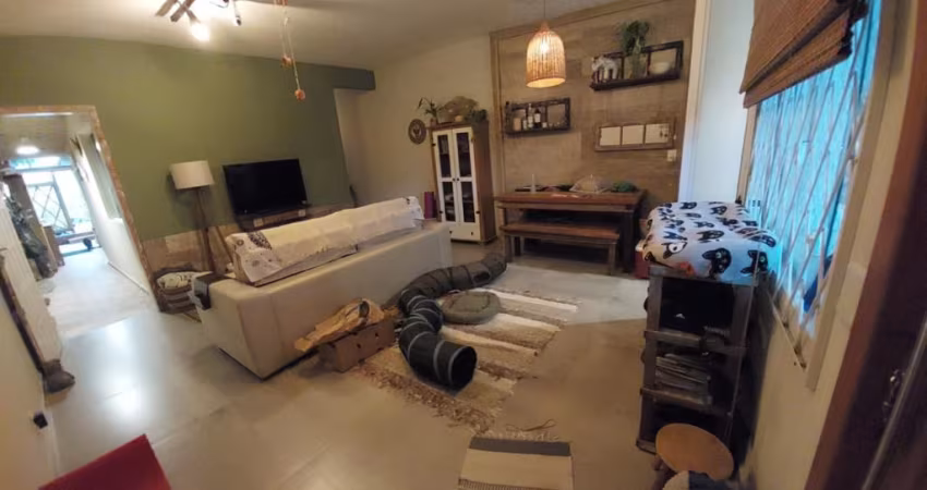 Casa térrea com 02 dormitórios no bairro Vila Nova