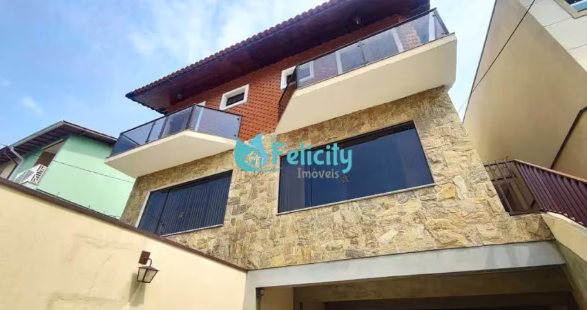 Sobrado com 3 suítes, 6 vagas, 220m2 no jardim maristela